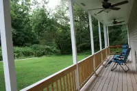 Cottage in the Trees - A getaway from everything, close to everything