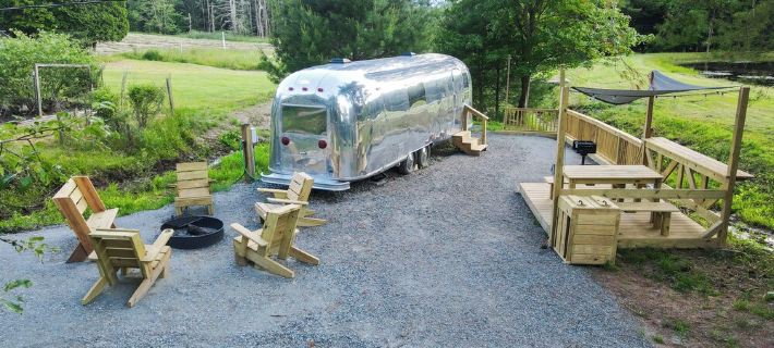 Glamping in Vintage Airstream with modern comforts with private pond access. Ξενοδοχεία στην πόλη Sullivan County