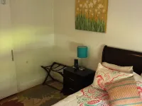 Cozy and relaxing, Modern Creekside, Trailside, Waterfront  Cottage, fiber Wifi Hotels in McHenry Township