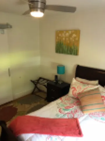 Cozy and relaxing, Modern Creekside, Trailside, Waterfront  Cottage, fiber Wifi