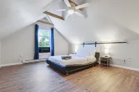 Luxury in Poconos - 3BR 3BA - Family and Pet friendly-Hot tub-Game Room-Firepit!