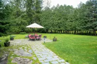 Charming and Spacious 5Br Located in the Heart of Waitsfield. Close to Amenities Hotels in Waitsfield