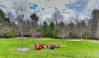 Modern Mountain Oasis with Hot tub, Heated Pool, Games,  Close to Ski/Mountains