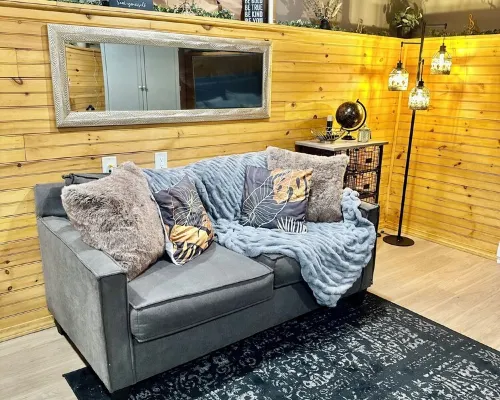 Charming Boutique Studio suite with everything you need for a getaway 普萊恩維爾酒店