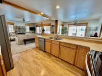 All Seasons Mountain Retreat-Ski trails/FAST Wi-Fi Hotels in Winthrop