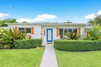Charming 3-bedroom house in West Palm Beach with Pool and Hottub