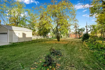Harvard Home Away from Home , 4Bd/2Ba, Save 10% Weekly, 20% Monthly. Hotel dekat Hibbett Sports