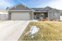 Premium Home with Fire Pit-Patio Private Park, Walking Path, Family Neighborhood