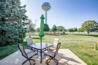 Charming 2-bedroom townhome in delightful Manteo.