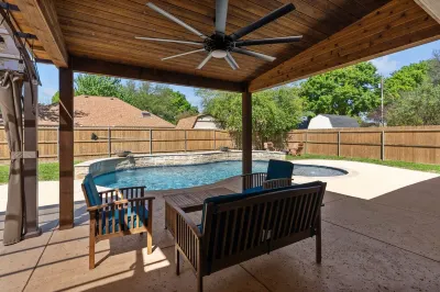 The Charming House & Pool in DFW Hotels near RDA PROMART