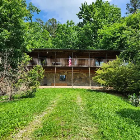 Busse's Roost Cozy Mountain Home
