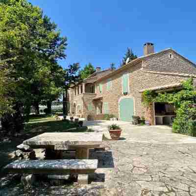 Mas Provençale Entouré de Pommiers, Piscine et Terrain de Tennis Hotel Exterior