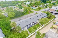 Cozy condo near everything! Just a short walk away from Historic downtown!