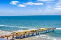 Luxury Oceanfront Condo in Daytona Beach Shores with Gorgeous Views! 4BR, 3BA