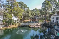 Spotless Stylish 1 Bedroom Condo Steps to Beach & Pool