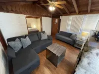 Villa F - a stand alone 1bed/1bath with kitchen steps from downtown Palm Springs