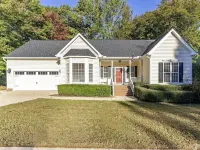 Remodeled ranch style home with Firepit conveniently located Hotels in Meredith