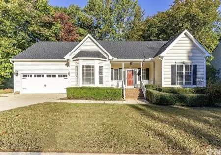 Remodeled ranch style home with Firepit conveniently located Отели в г. Мередит