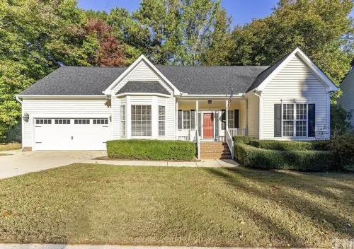 Remodeled ranch style home with Firepit conveniently located Hotels in Meredith