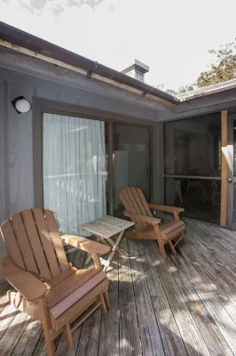 3 Br New Renovation! Resort Privileges (pool, etc), very close to Ocean
