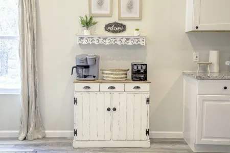 Cozy Bo-Ho Lake Retreat