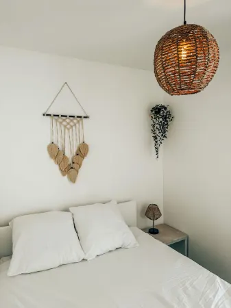 Beach House Clim, 100m Plage, sur le Port. Paisible et Calme