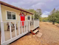 Tiny Farmhouse Cottage with Loft - Drift Asleep by Stargazing through Skylight Hotels in Julian