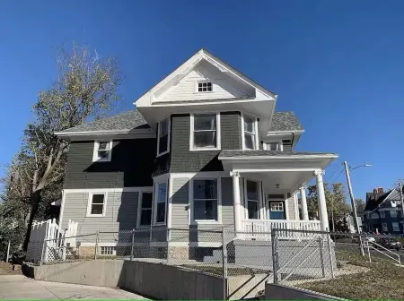 Clean & Spacious 4 Bedroom House in Hamilton, Sleeps 7 up and Can Sleep 2-4 down Отели в г. Гамильтон