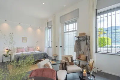 Piccola Como Lotus by Rent all Como