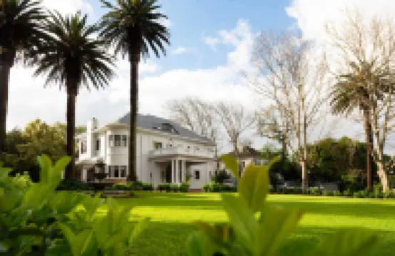 Palm House Boutique Hotel and Spa Hotel dekat Taman Wynberg