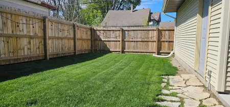 Tosa Village Bungalow: Cozy, Charming, Walk to Tosa Village, Parks, and Stores Отели рядом с достопримечательностью «Time Square Watch Shop»