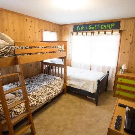 HATTERAS VILLAGE 4 BEDROOM - WALK TO OCEAN, MARINA, SOUND
