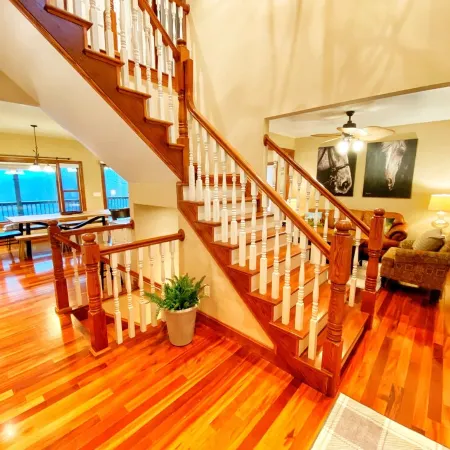 Sunset Ridge-Sleeps 16-Panoramic Lake Cumberland Views-3 Decks-Jamestown Marina