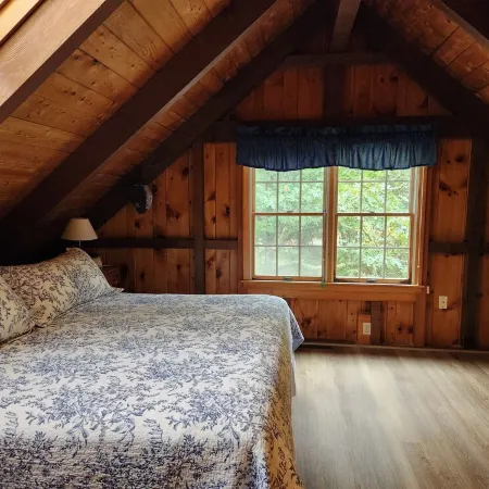 Bright, spacious, private beach home. Big backyard, firepit, deck. Family fave! Отели в г. Истам
