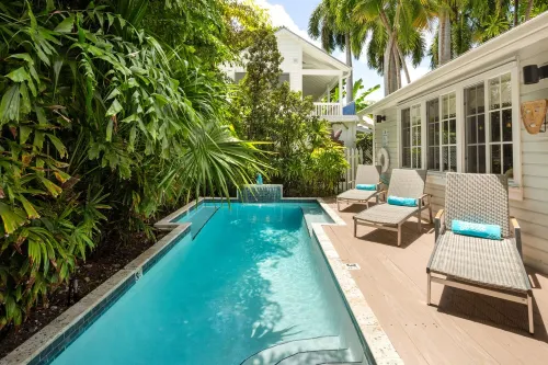 Casa De Cuba A Beach House - Cuban Flair Steps From Duval - Private Pool
