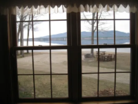 Waterfront Home on the Beach. Ossipee Lake 奧西皮酒店