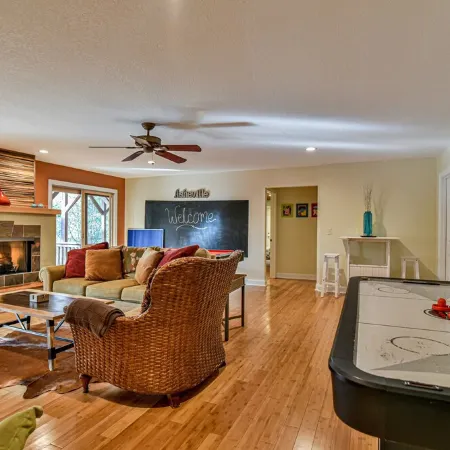 Upscale, Well-Appointed, Spacious Retreat. Close to Everything. Great Amenities.