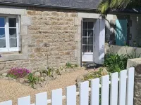 Petite Maison Proche Bourg et à 4km des Plages de Sable Blanc Hotels in Cleder