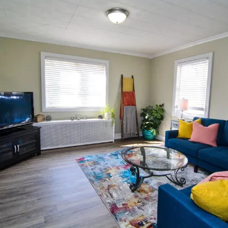 Excellent Location, Family & Pet Friendly, Walk to Main St, Close to Everything