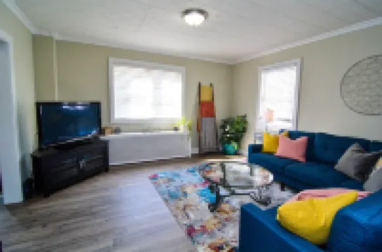 Excellent Location, Family & Pet Friendly, Walk to Main St, Close to Everything