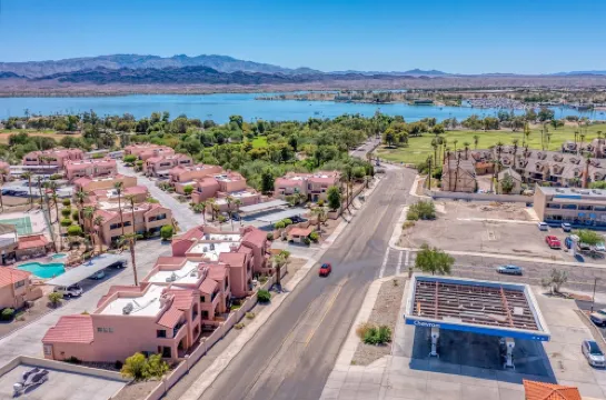 Lake View Condo with Pool/Boat Parking!