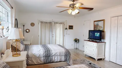 Peaceful, Centrally Located Apartment - 5 min from St Simon Island