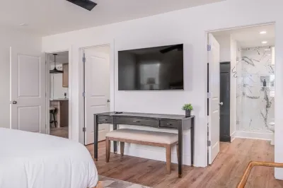 Luxury Penthouse in Trussville! Hotels near Cato Fashions