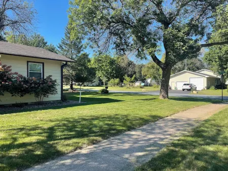 Quiet 3-Bedroom Home with Modern Amenities Family & Pet Friendly