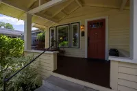 Historic Downtown │Walk Everywhere │Private Hot Tub │One Block to River