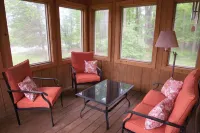 Bear Haven Cottage at Glen Lake Narrows