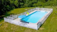 She's back! Under new management - piscina