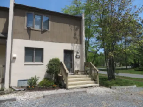Bethany Beach 3-BR Townhouse With Pool and Tennis - Walking Distance to Beach! ベサニー・ビーチ周辺のホテル