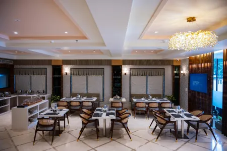 The Mudra Hotel Отели рядом с достопримечательностью «Дхамек»