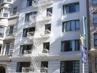 The Fitzgerald Hotel Hotels near Circus Center